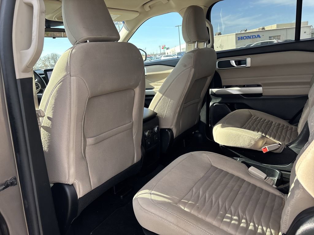 Used 2021 Ford Explorer XLT image 14