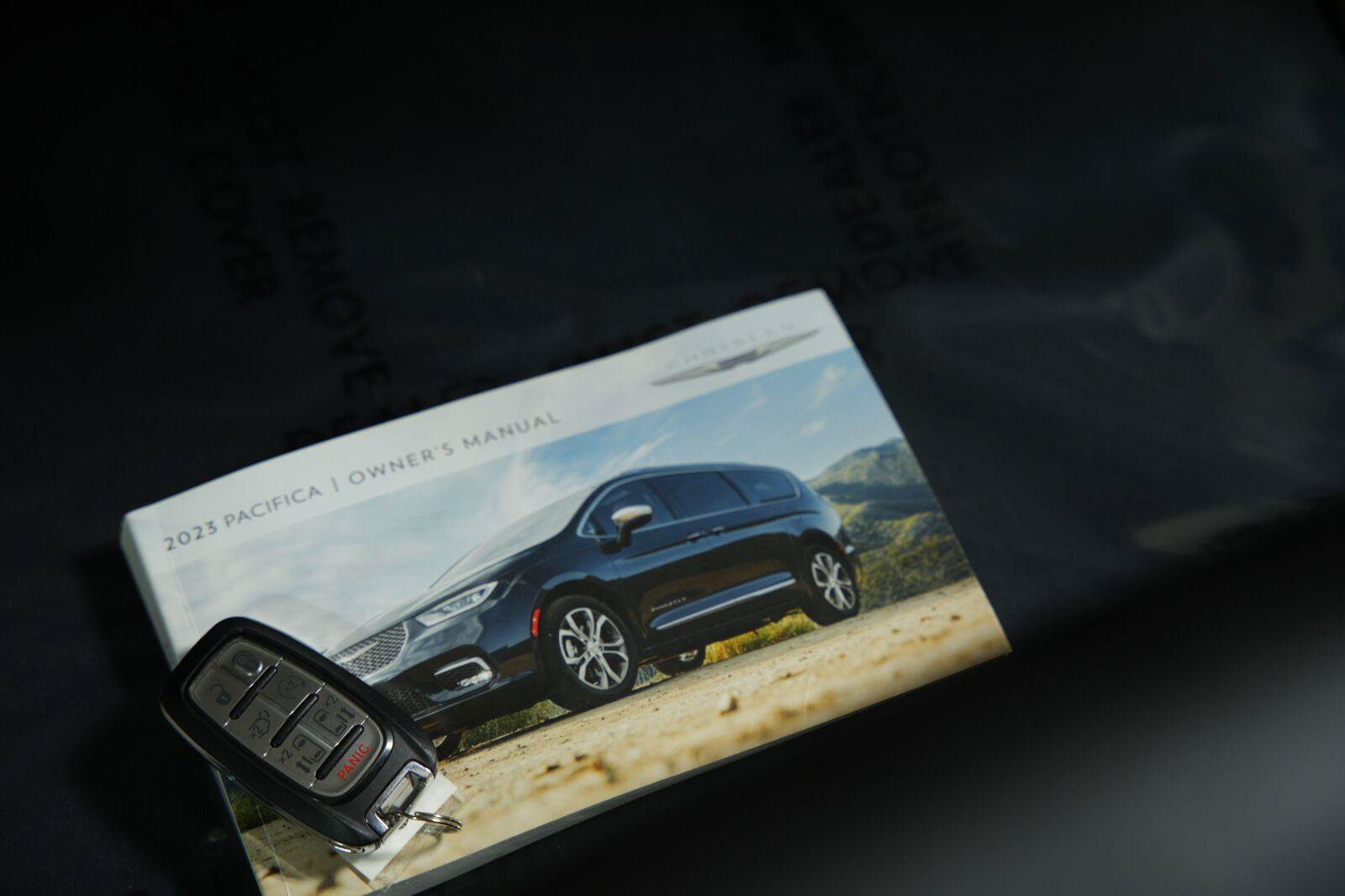 Used 2023 Chrysler Pacifica Touring-L FWD image 43