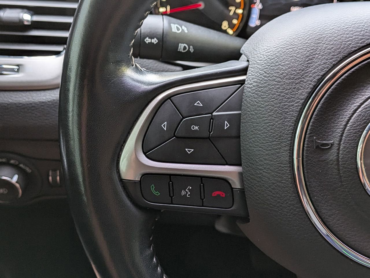 Used 2021 Jeep Compass Latitude w/ Sun and Sound Group FWD image 11