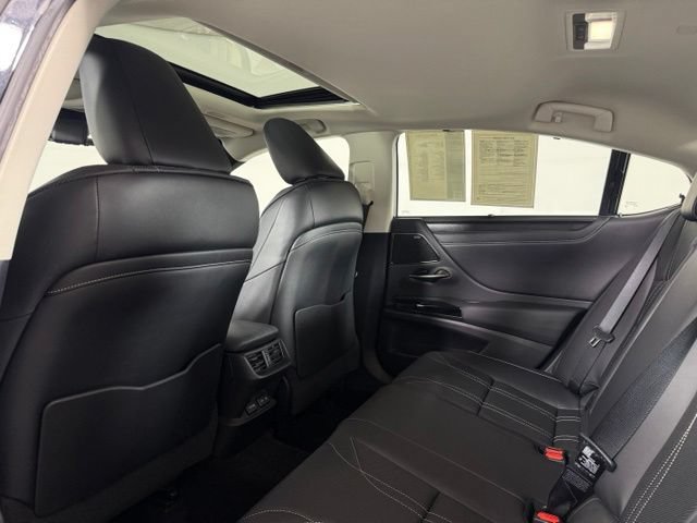 Certified 2022 Lexus ES 300h Ultra Luxury w/ Accessory Package 2 FWD image 31