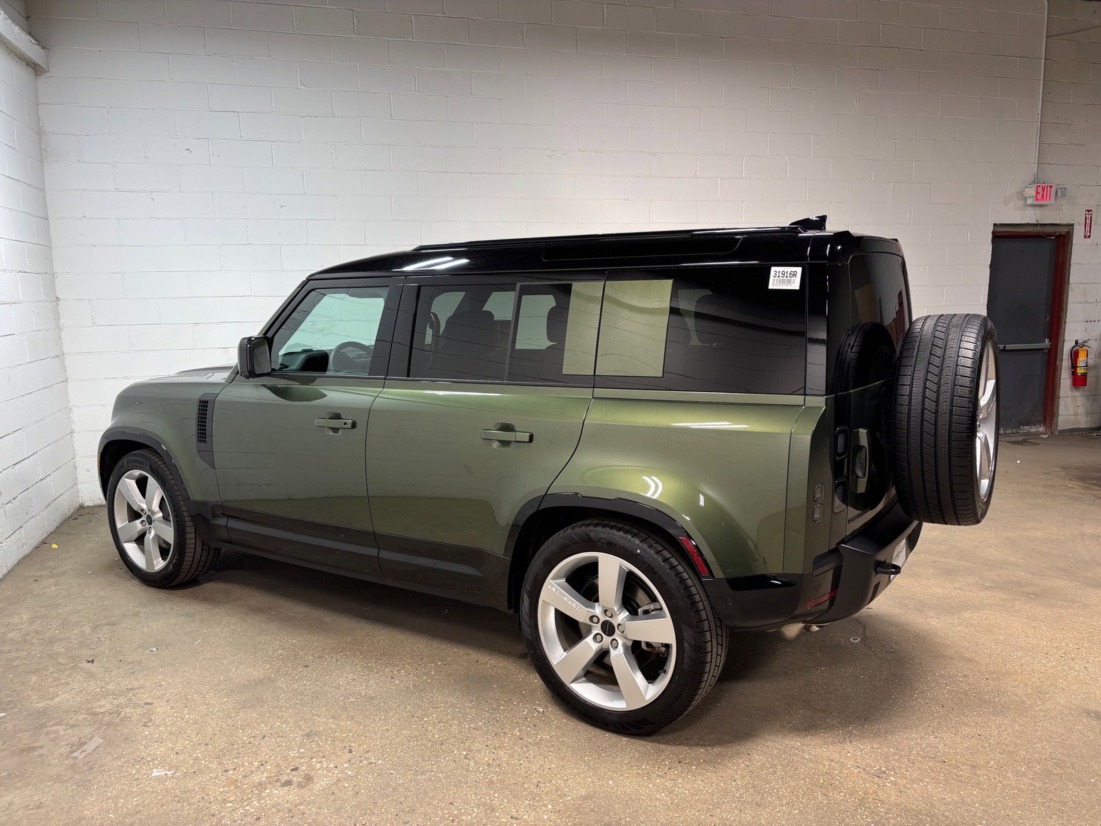 Used 2026 Land Rover Defender 110 X-Dynamic SE AWD/4WD image 10