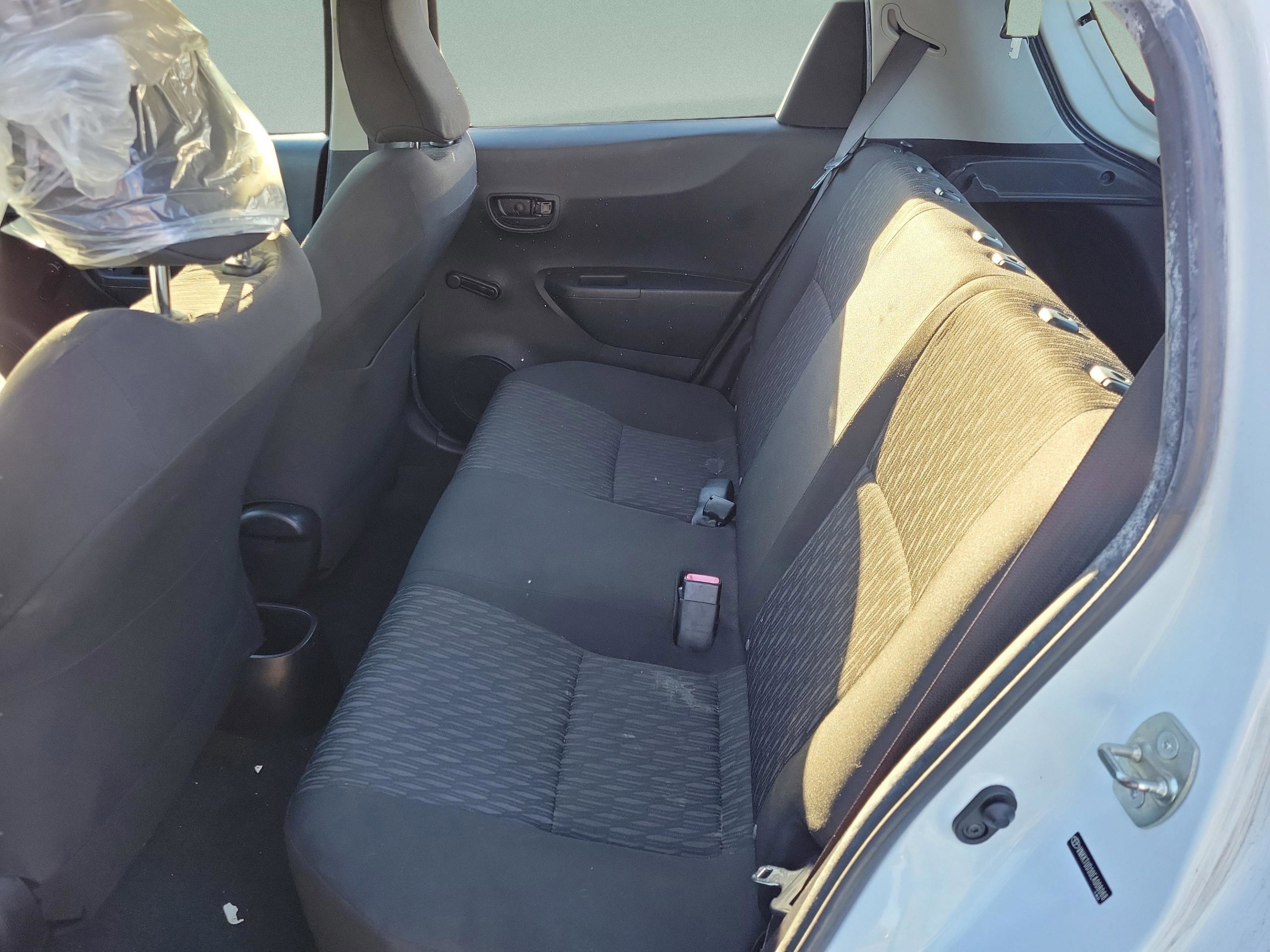 Used 2014 Toyota Yaris L FWD image 10