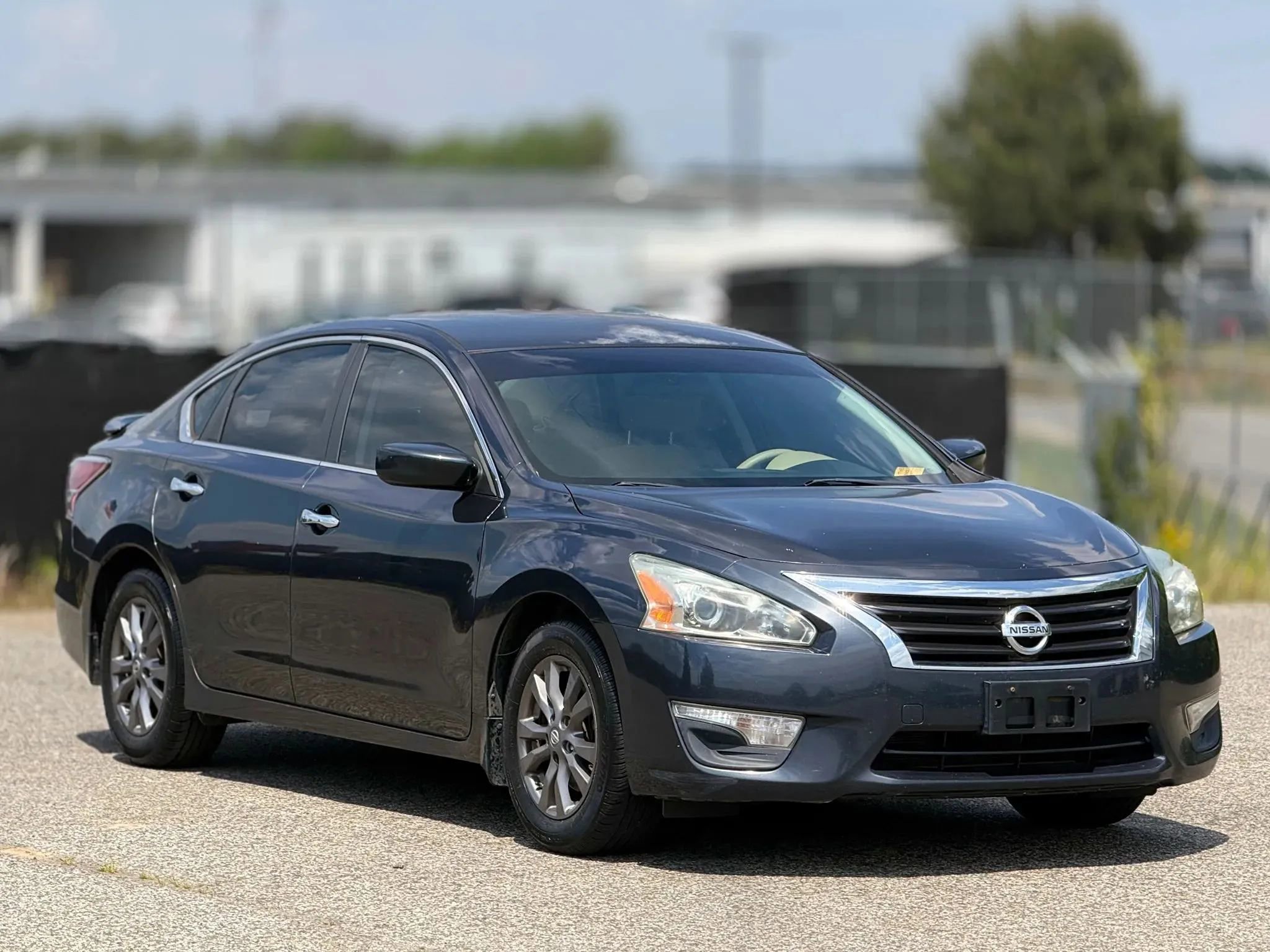 Used 2015 Nissan Altima 2.5 S w/ Sport Value Package FWD image 1