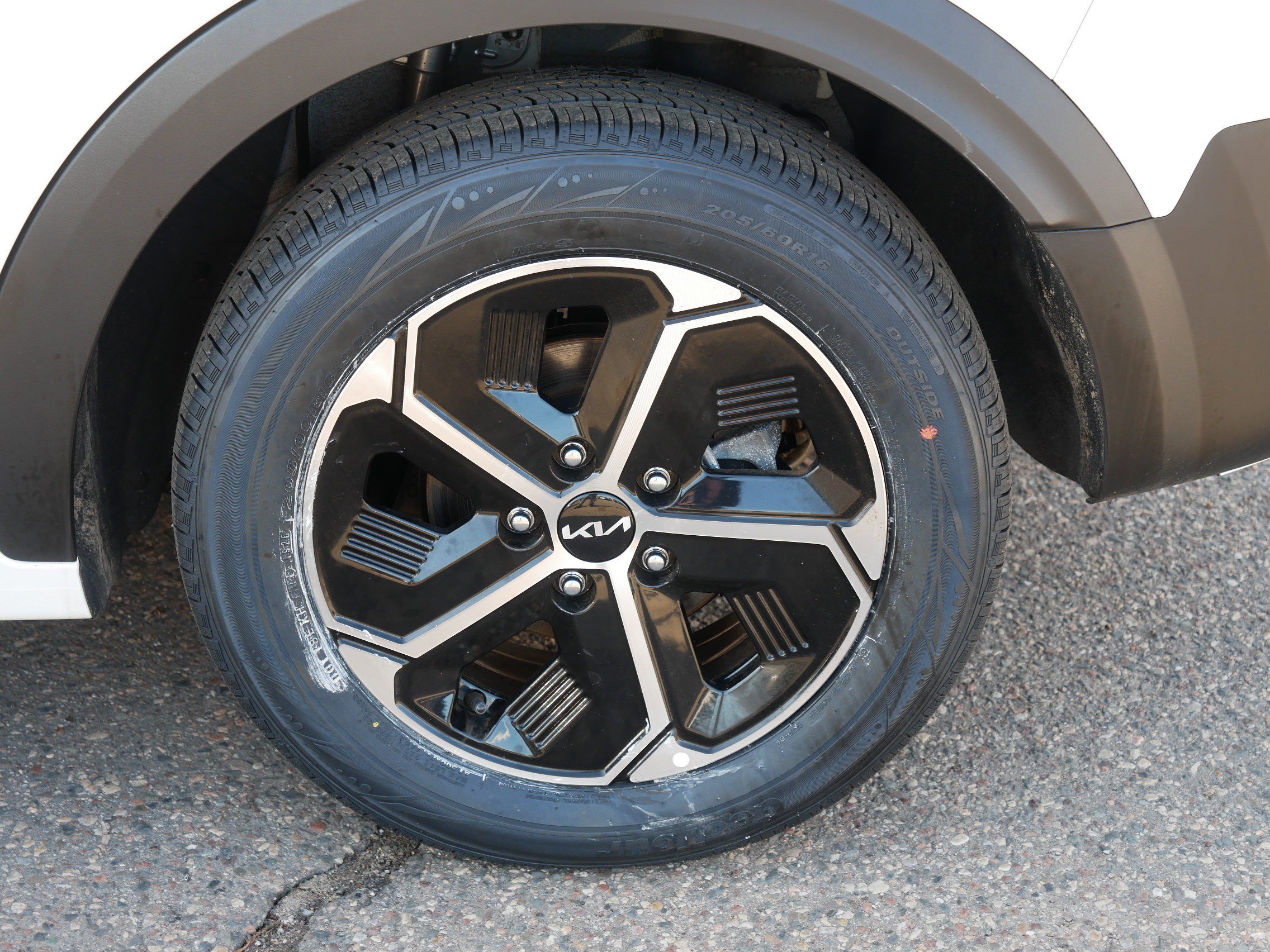 Certified 2024 Kia Niro LX image 15