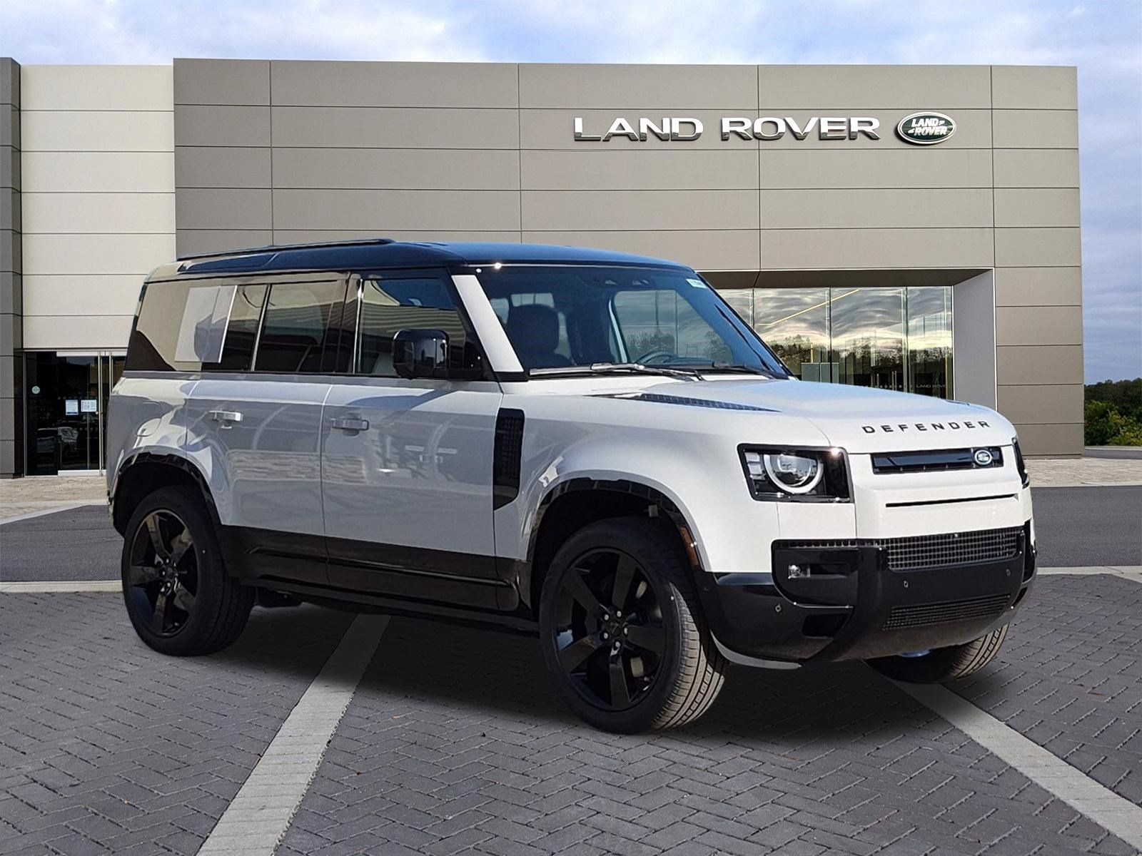 New 2026 Land Rover Defender 110 X-Dynamic SE AWD/4WD image 3