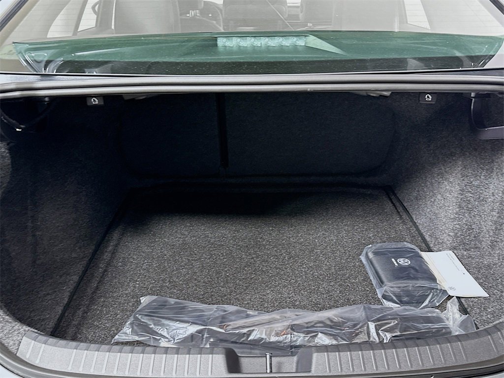 Used 2025 Volkswagen Jetta SE image 16