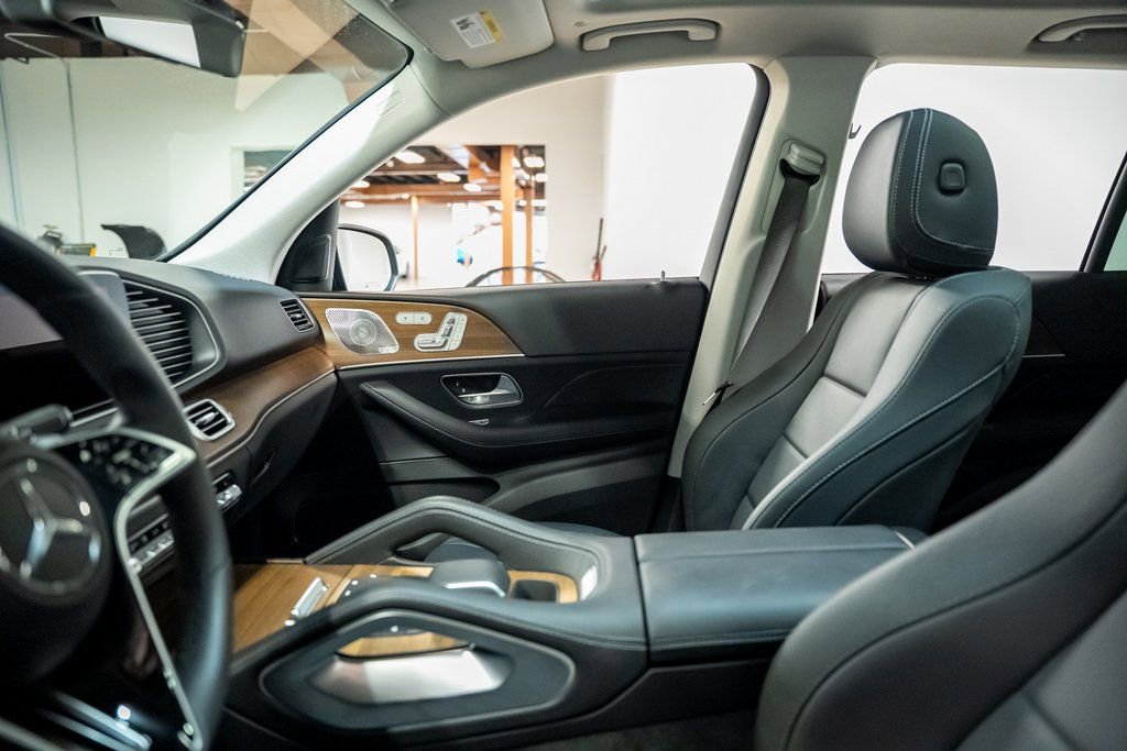 Used 2024 Mercedes-Benz GLE 350 4MATIC w/ AMG Line Exterior image 61