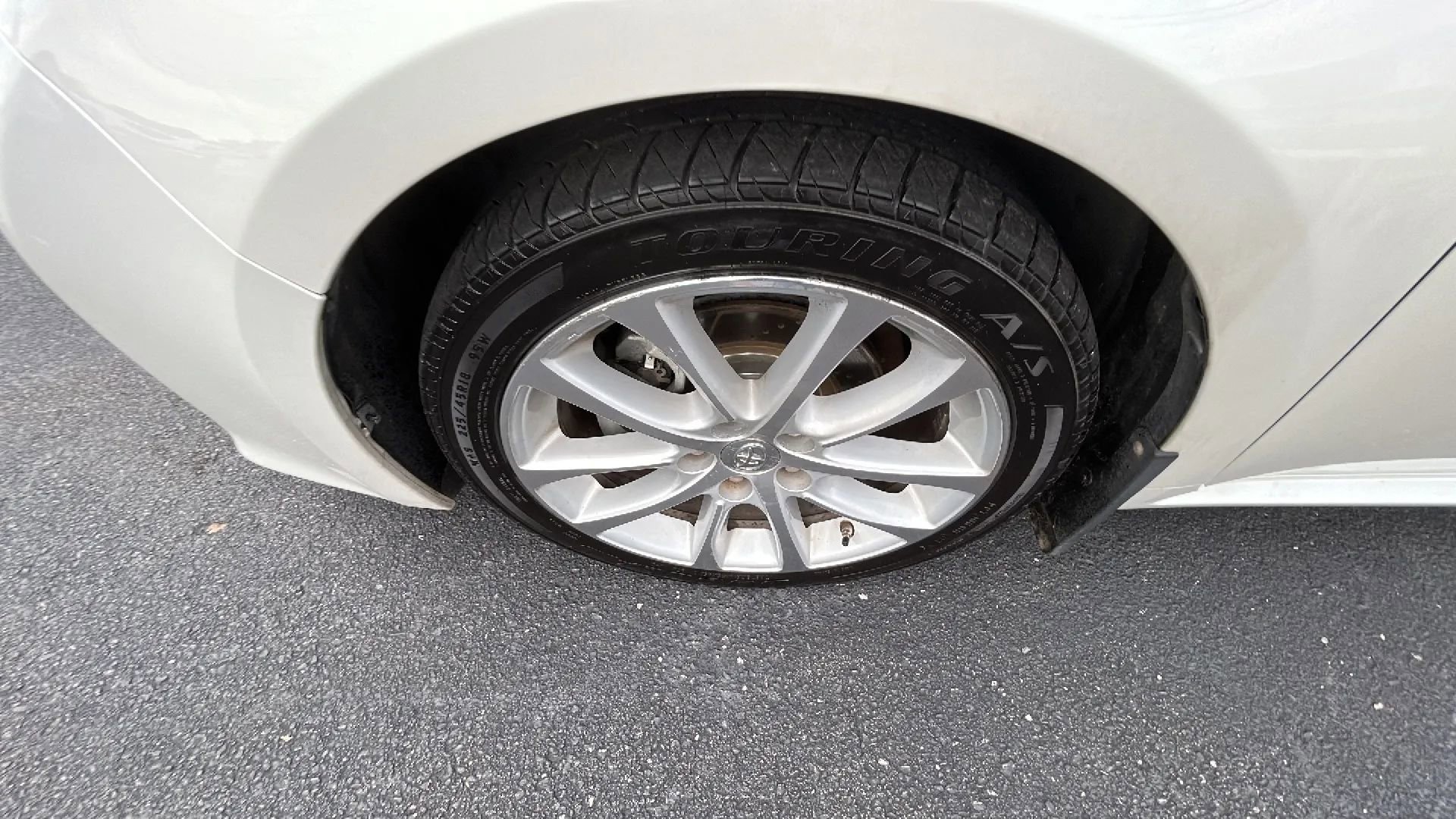Used 2013 Toyota Avalon XLE Touring FWD image 38