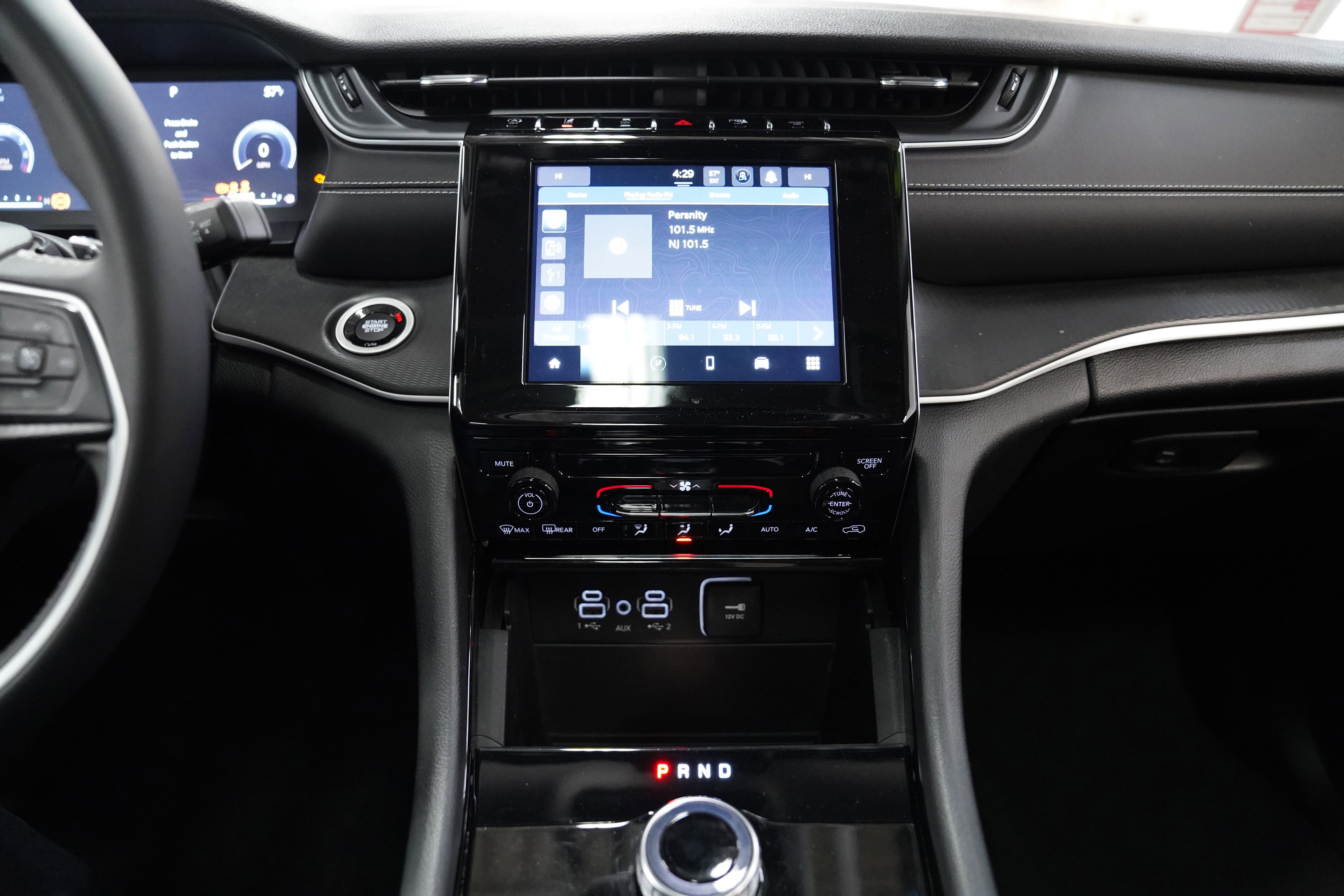 Used 2023 Jeep Grand Cherokee Laredo X image 23