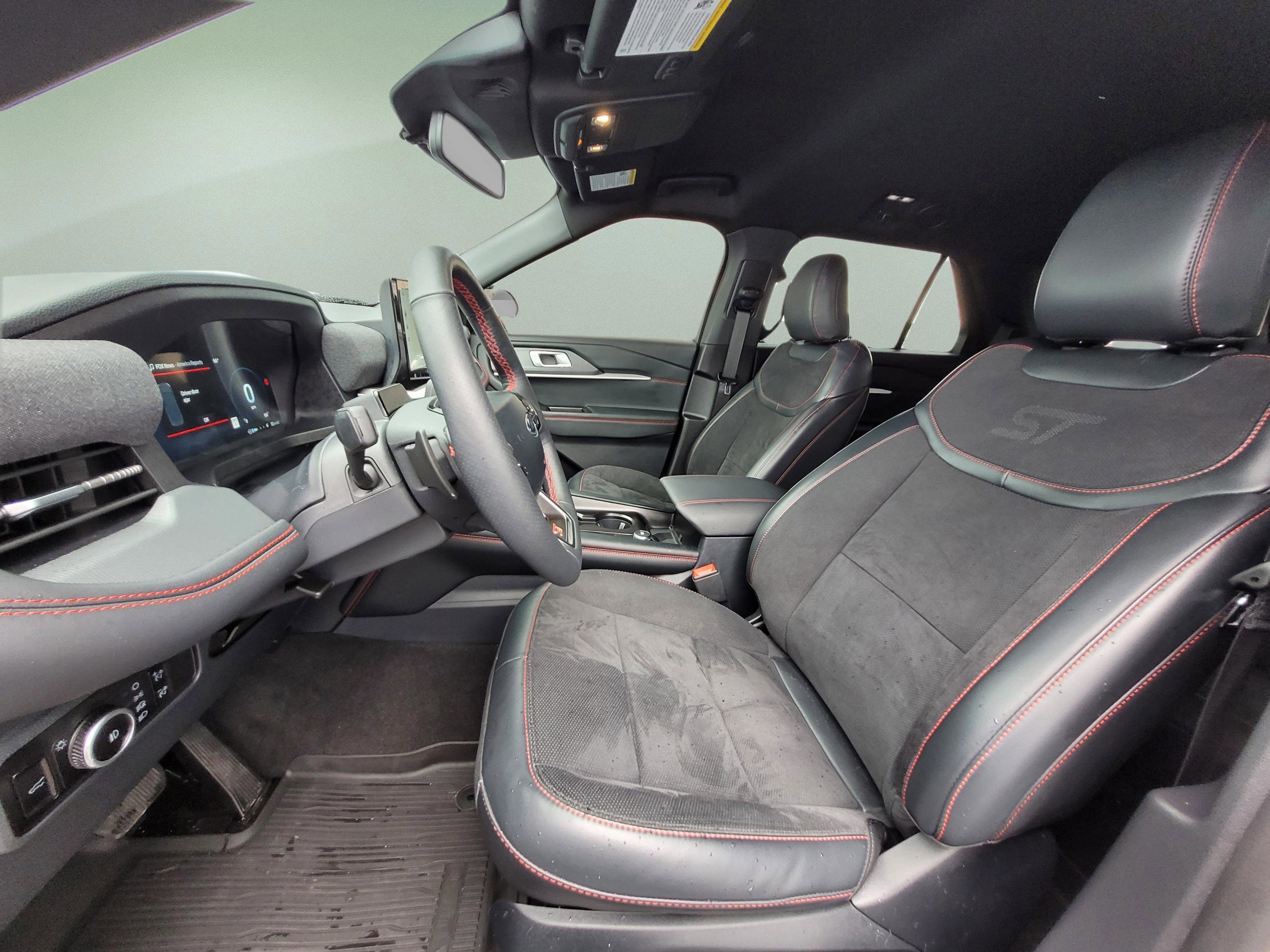 Used 2025 Ford Explorer ST image 28