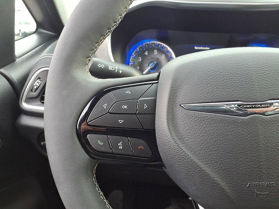 Used 2023 Chrysler Pacifica Limited w/ S Appearance Package image 29