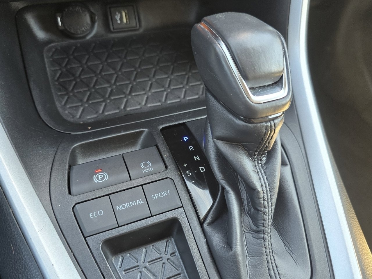 Certified 2023 Toyota RAV4 XLE Premium FWD image 29