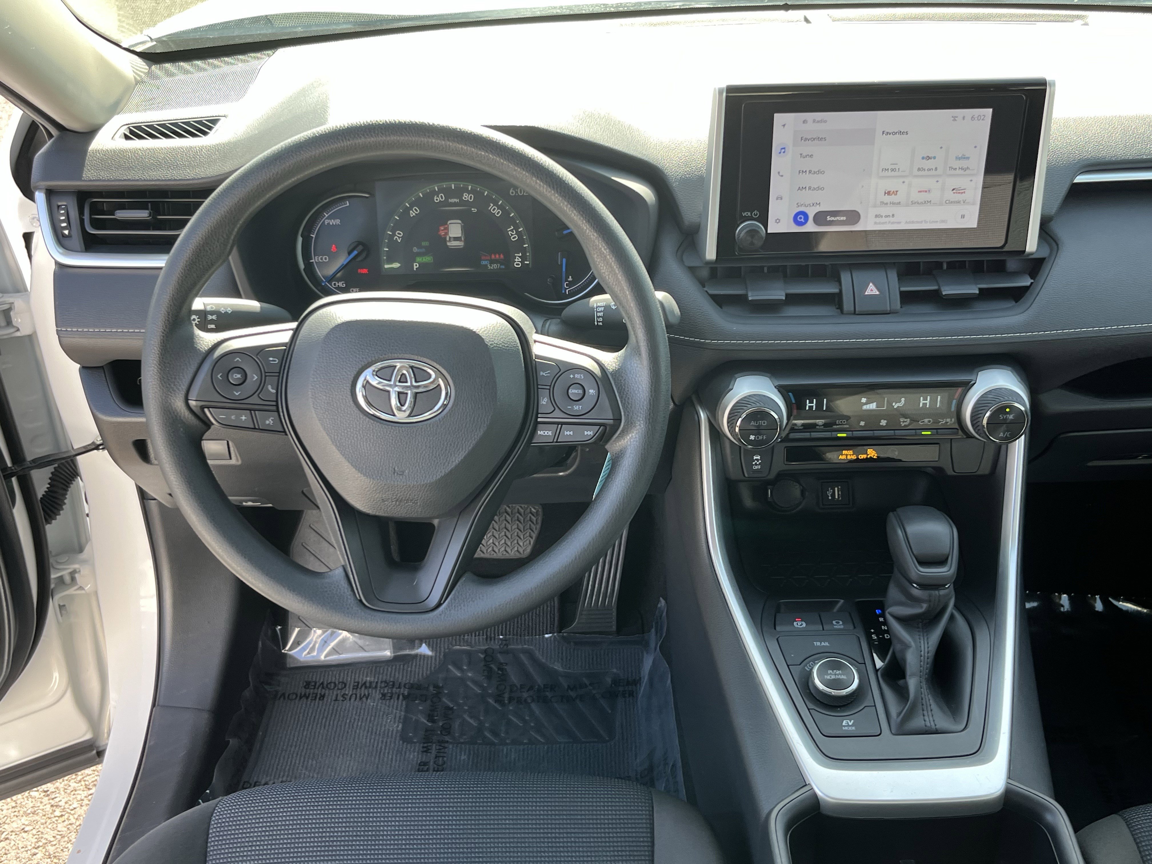 Used 2024 Toyota RAV4 LE AWD/4WD image 11