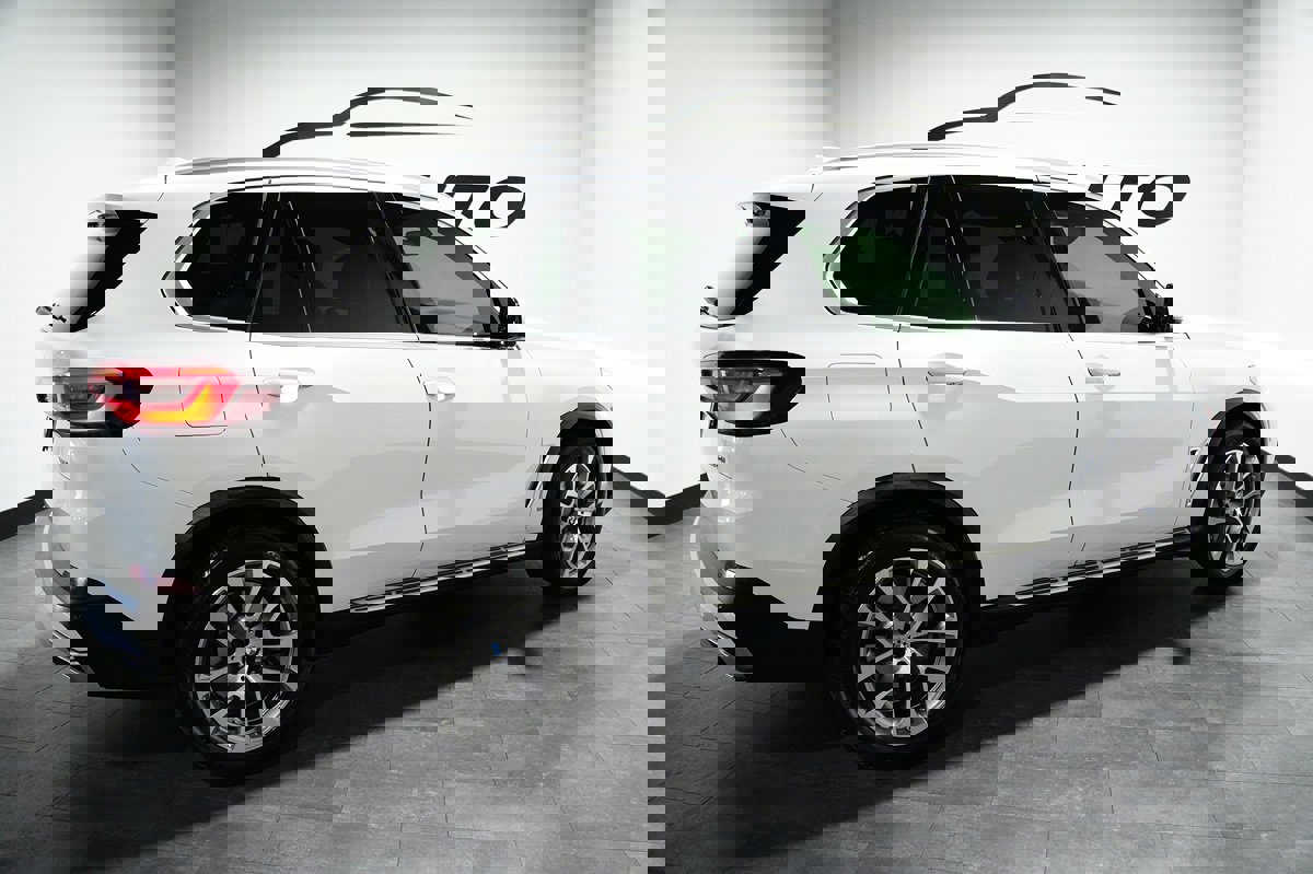 Used 2022 BMW X5 xDrive40i w/ Premium Package image 9
