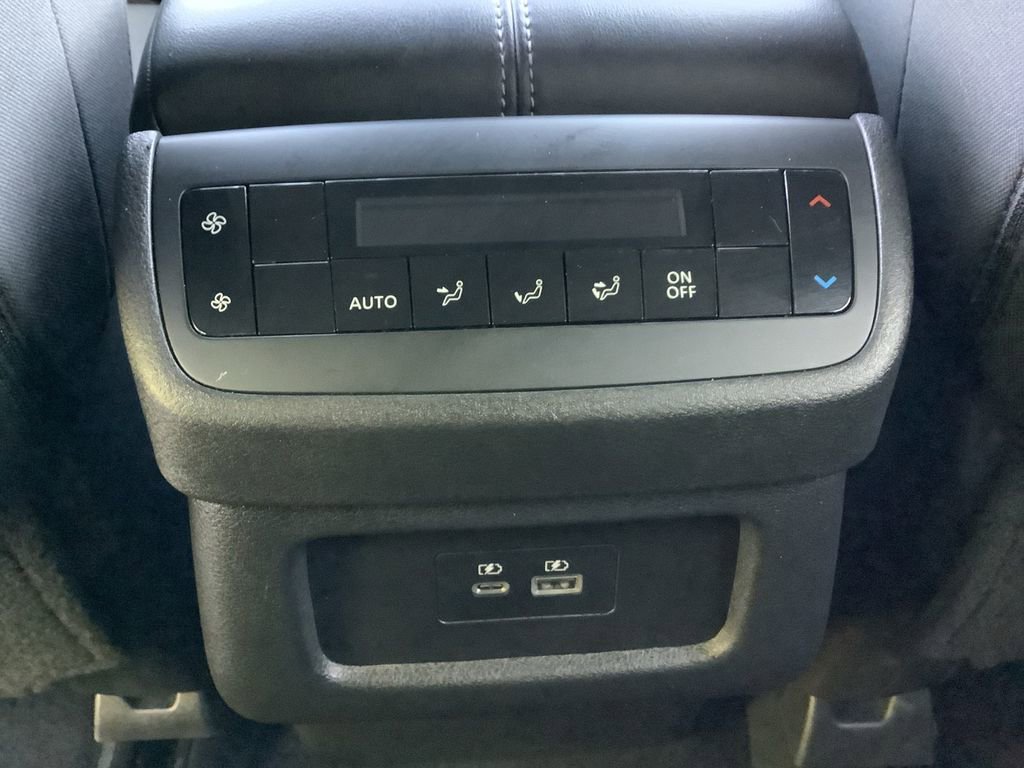 Used 2025 Nissan Pathfinder SV AWD/4WD image 31