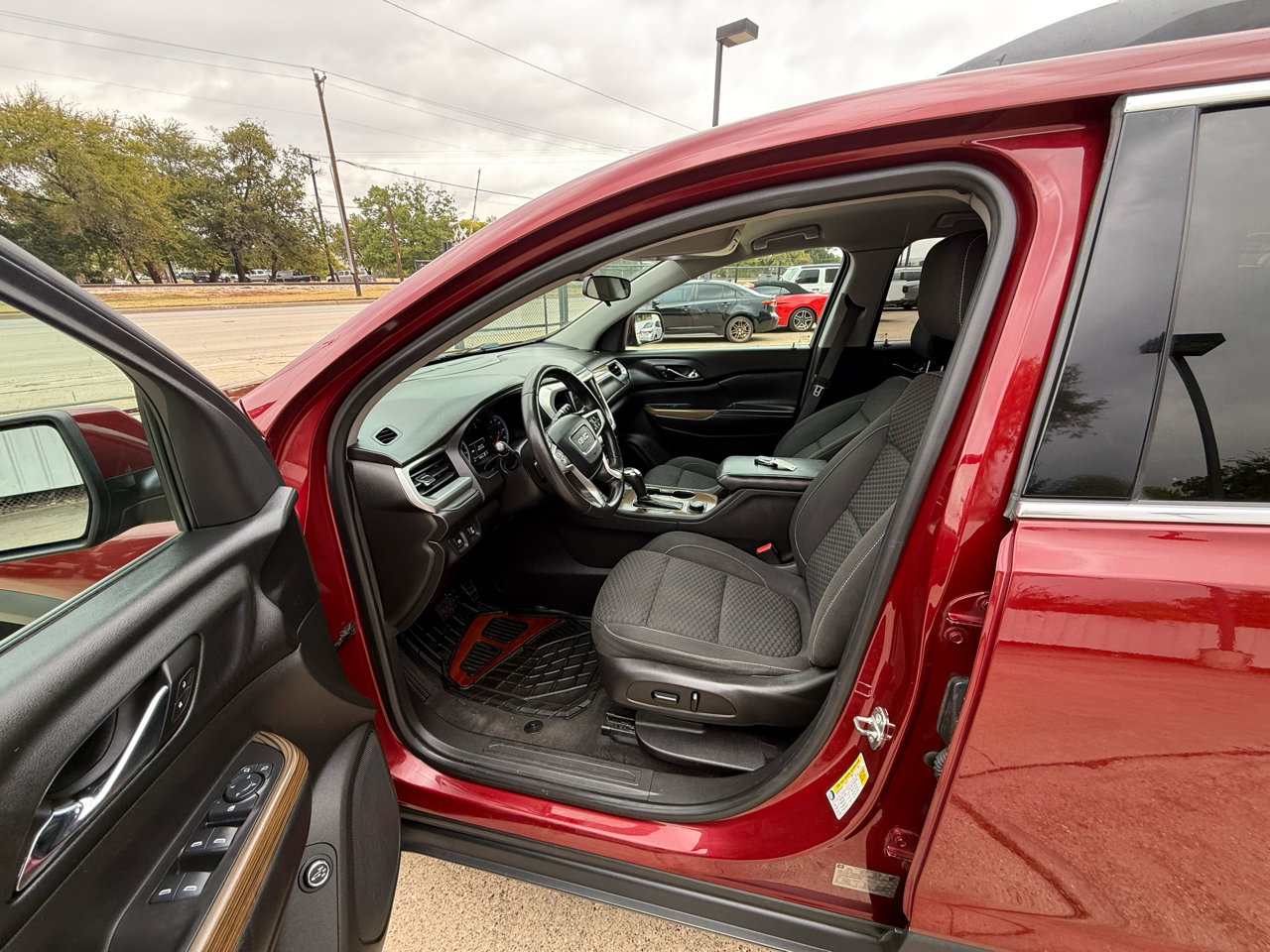 Used 2017 GMC Acadia SLE image 9