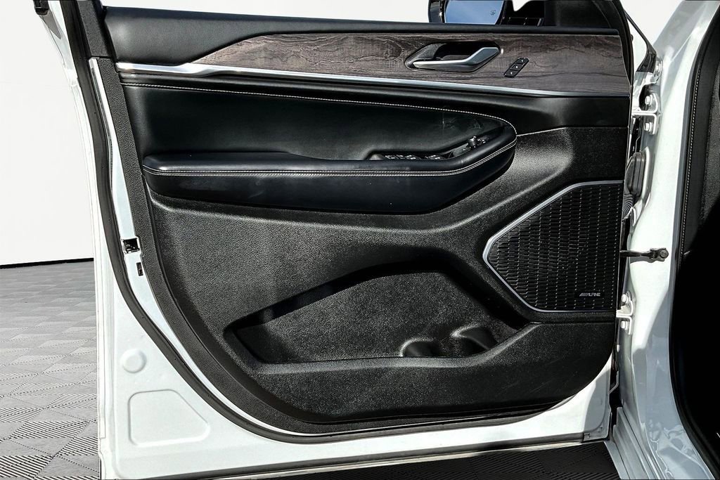 Used 2023 Jeep Grand Cherokee L Overland w/ Rear Seat Video Group I image 18