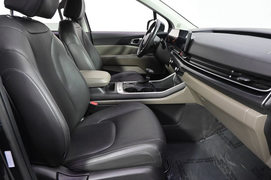 Used 2026 Kia Carnival FWD image 16