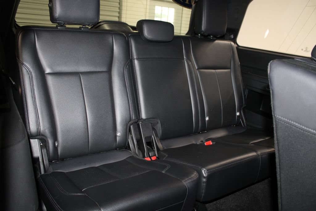 Used 2019 Ford Expedition XLT w/ Equipment Group 201A AWD/4WD image 33