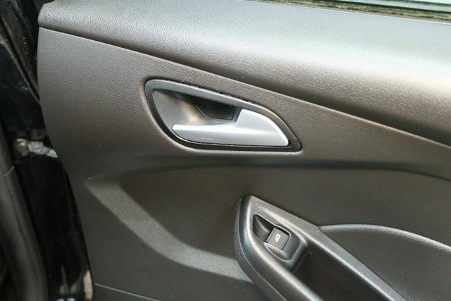 Used 2017 Ford Focus SE image 12