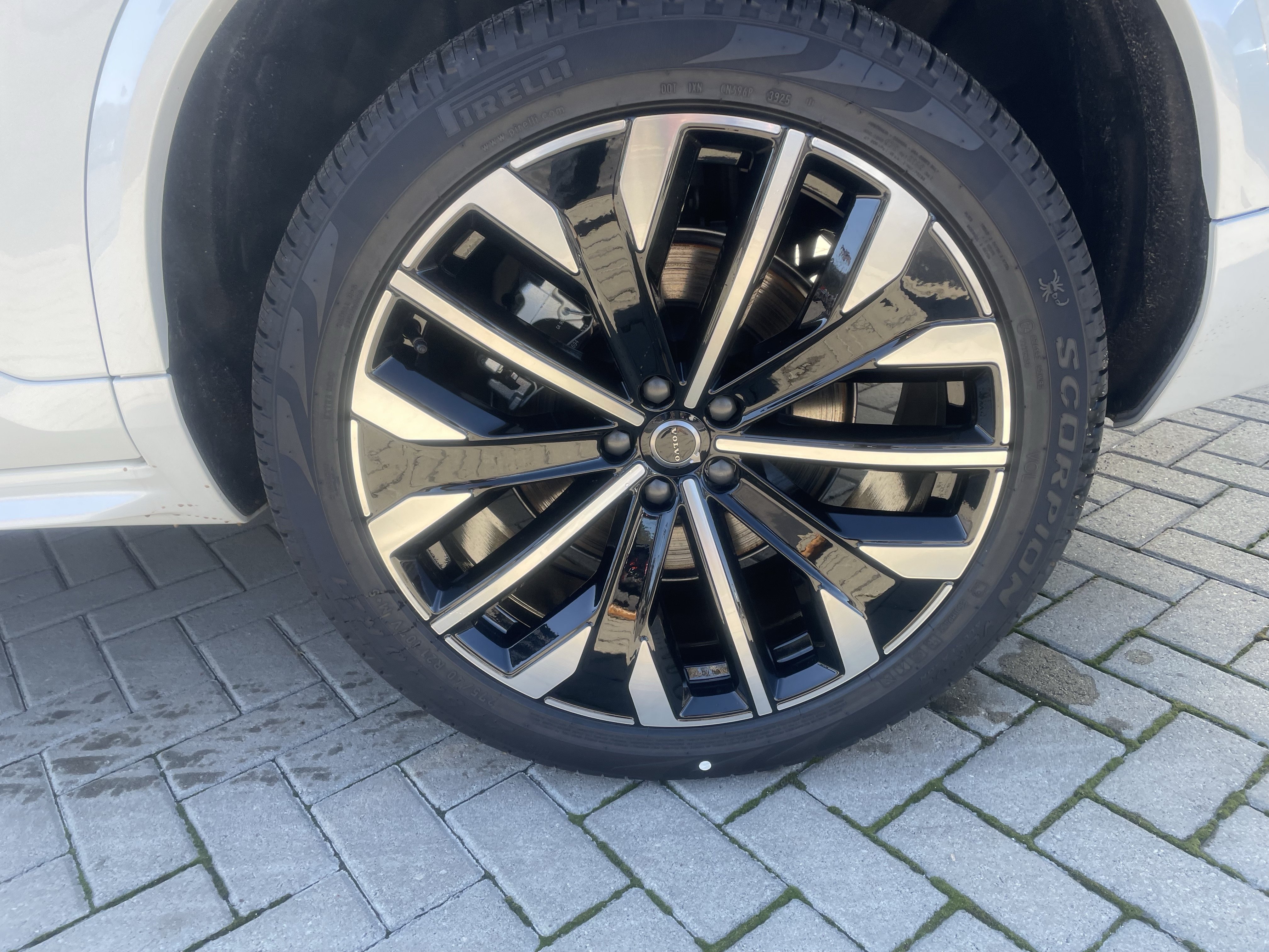 New 2026 Volvo XC90 T8 Plus w/ Protection Package Premier AWD/4WD image 8