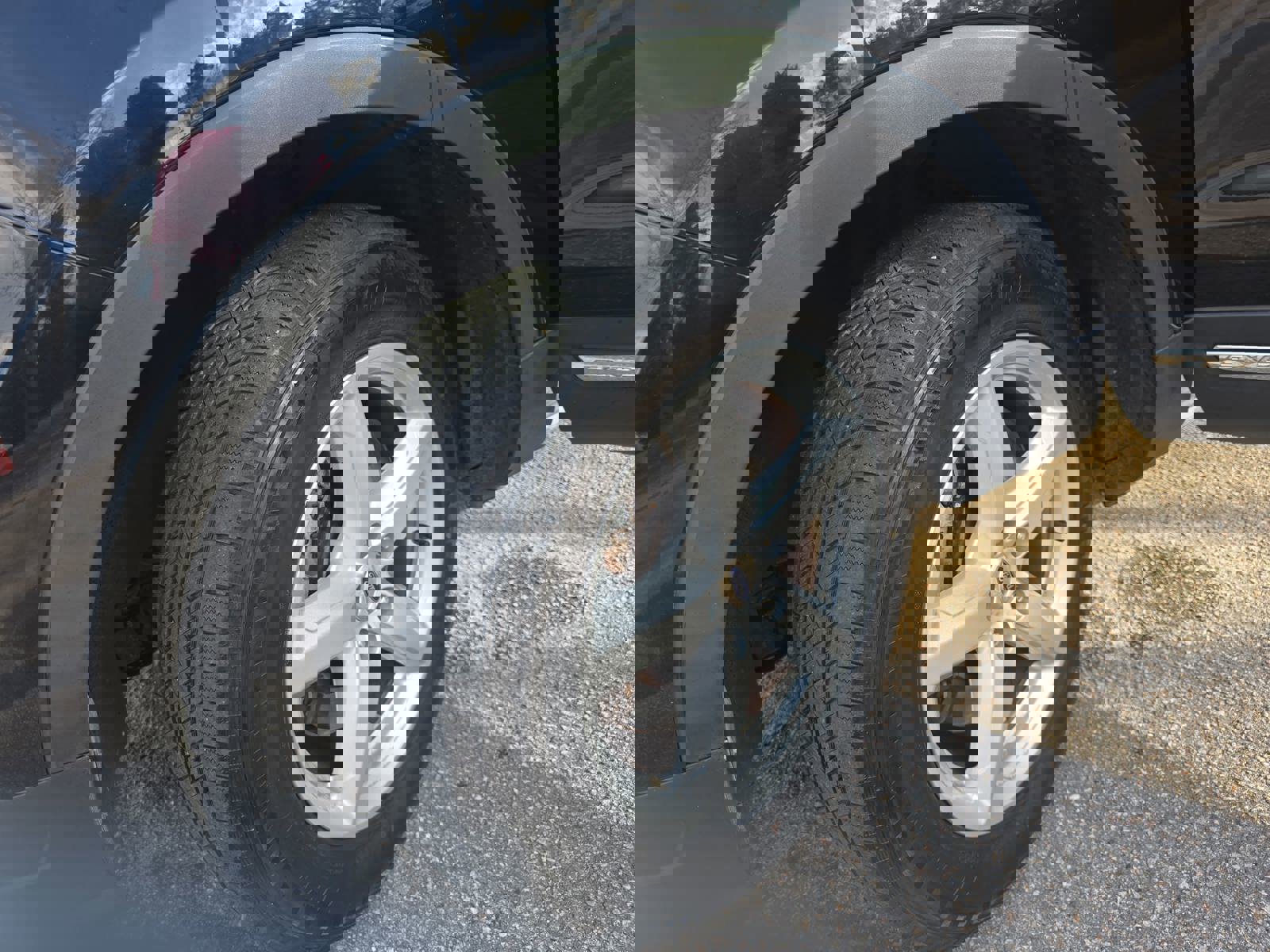 Used 2018 Ford Explorer XLT image 30