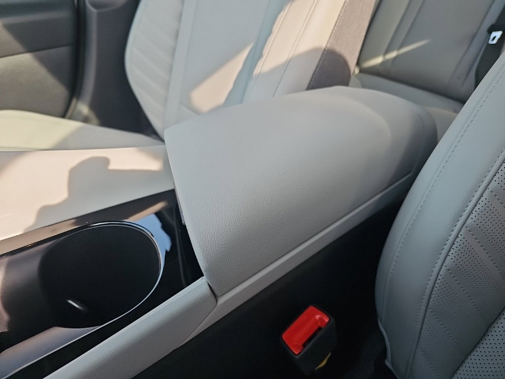 New 2026 Hyundai Elantra Limited FWD image 24