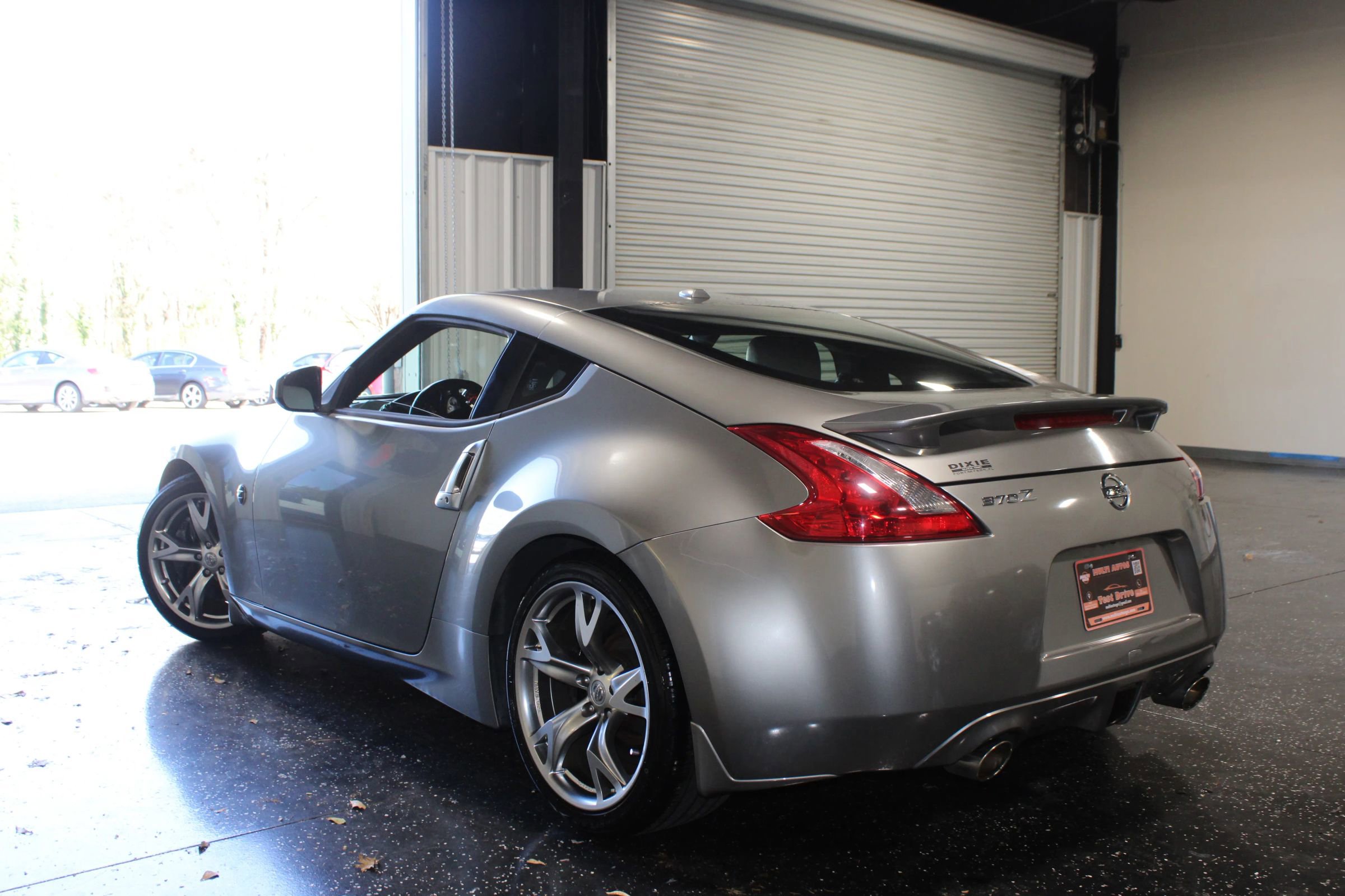 Used 2009 Nissan 370Z Touring w/ Sport Pkg image 4