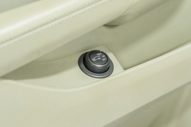 Used 2010 Cadillac SRX Luxury image 42