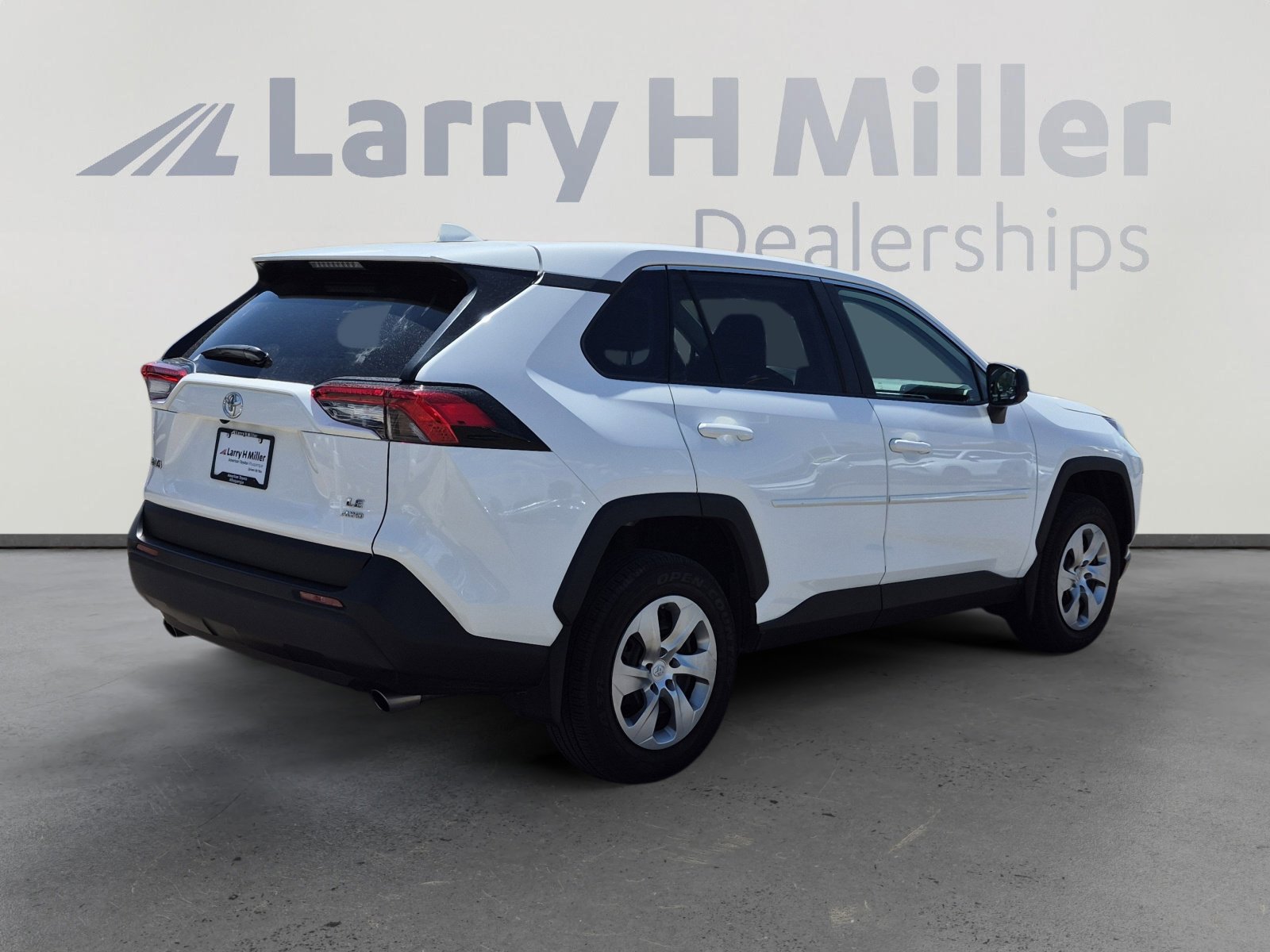 Certified 2023 Toyota RAV4 LE AWD/4WD image 5