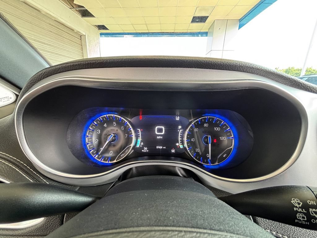 Used 2025 Chrysler Pacifica Limited FWD image 18