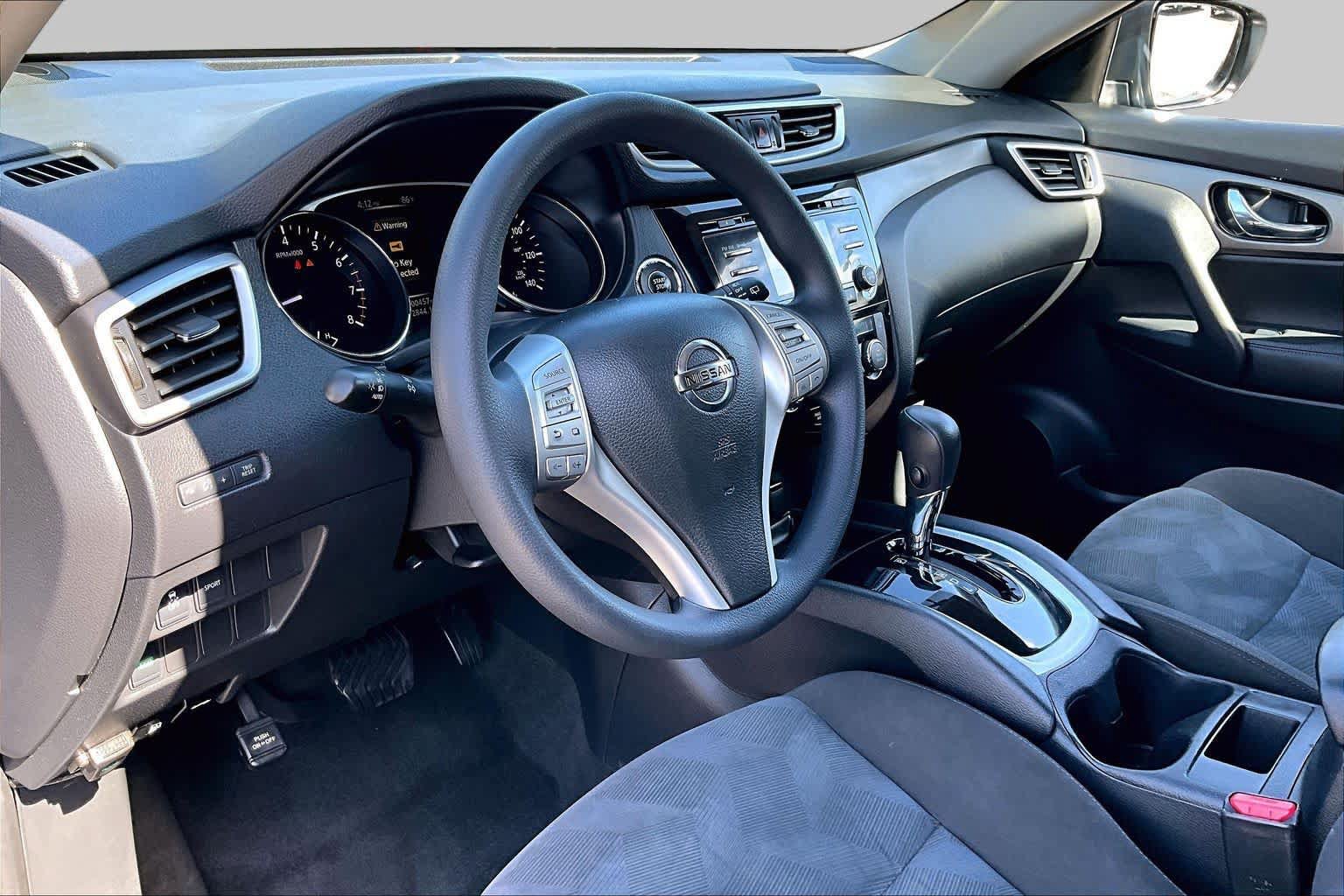 Used 2016 Nissan Rogue SV FWD image 15