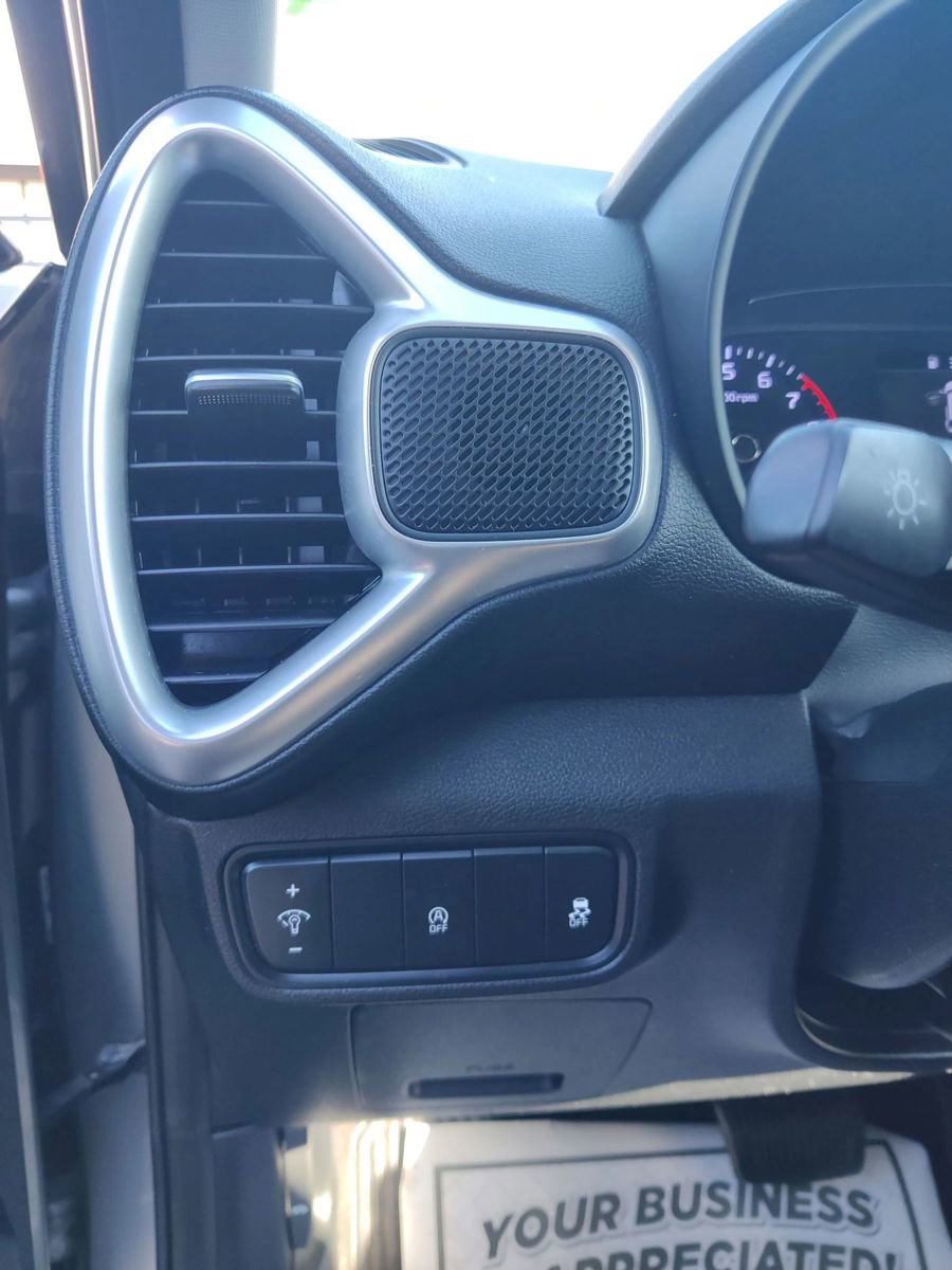 Used 2022 Kia Soul LX image 25