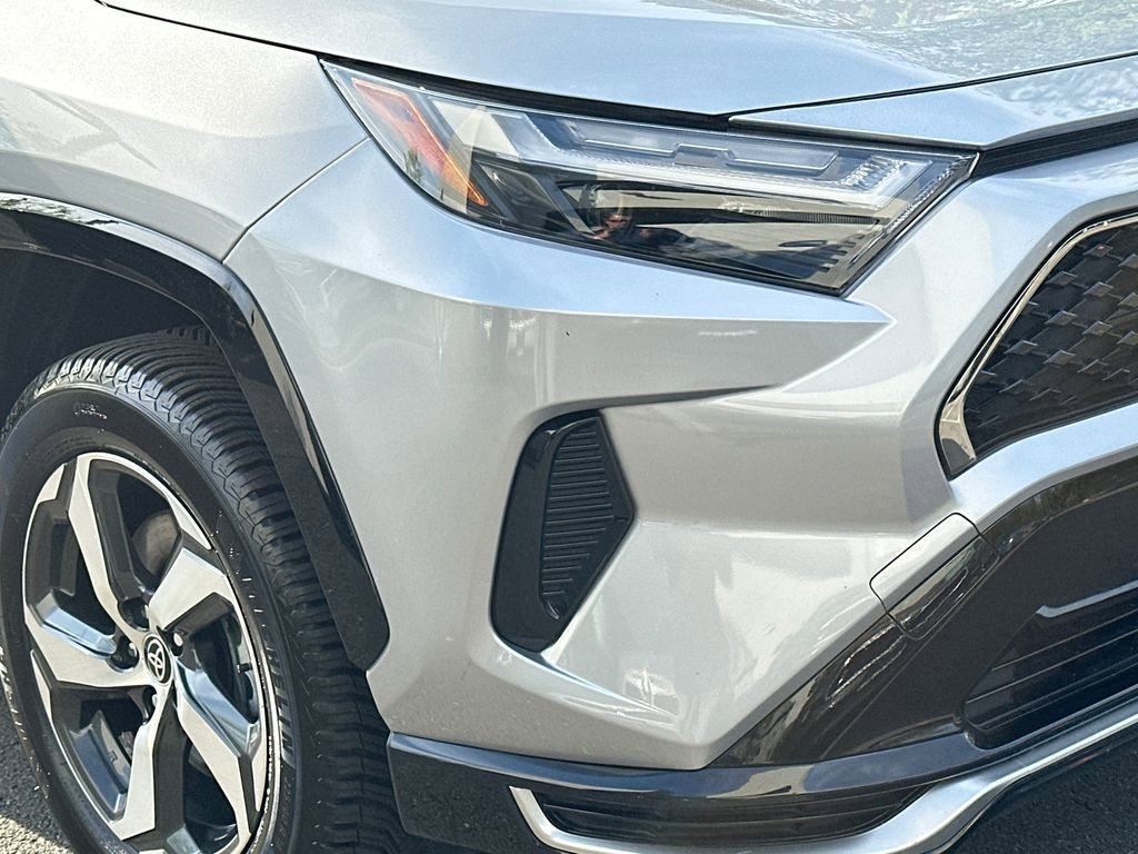 Used 2022 Toyota RAV4 SE w/ Weather & Moonroof Package image 10