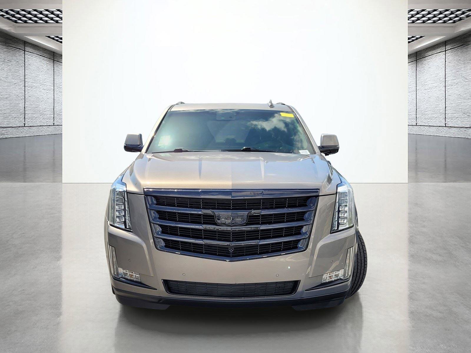 Used 2017 Cadillac Escalade Luxury AWD/4WD image 4