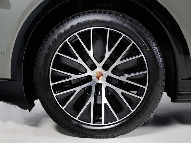 New 2026 Porsche Cayenne Electric AWD/4WD image 35