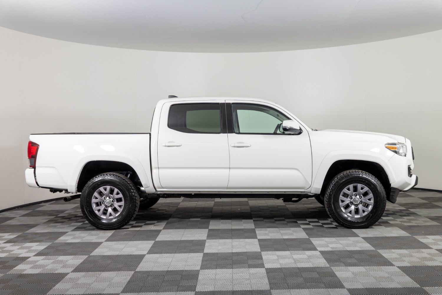 Used 2023 Toyota Tacoma SR5 image 9