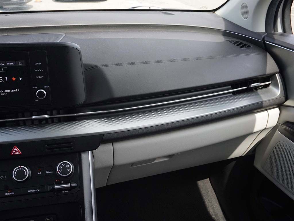 Used 2023 Kia Carnival LX image 27