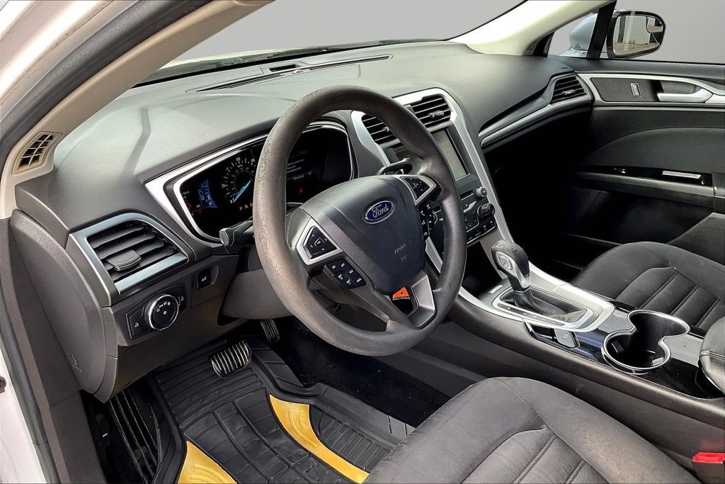 Used 2015 Ford Fusion SE FWD image 17