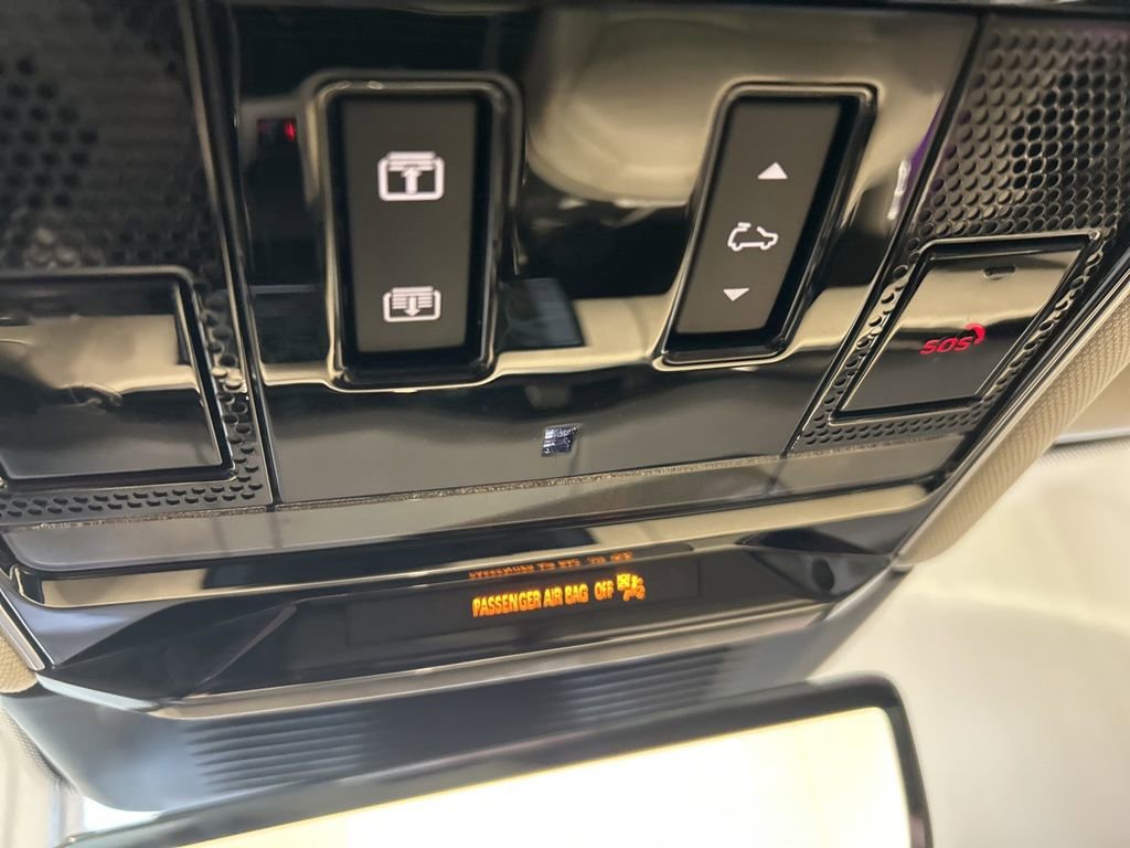 Used 2024 Land Rover Range Rover Long Wheelbase SE image 11