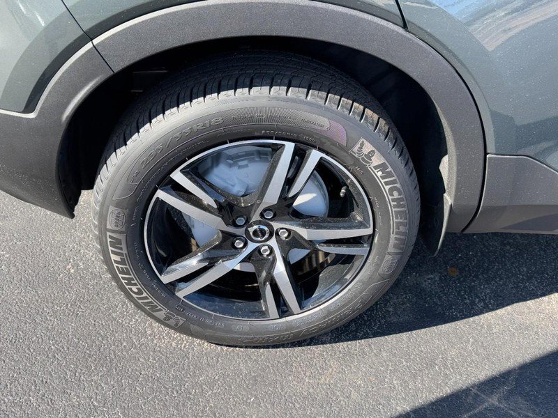 New 2026 Volvo XC40 B5 Core w/ Climate Package image 4