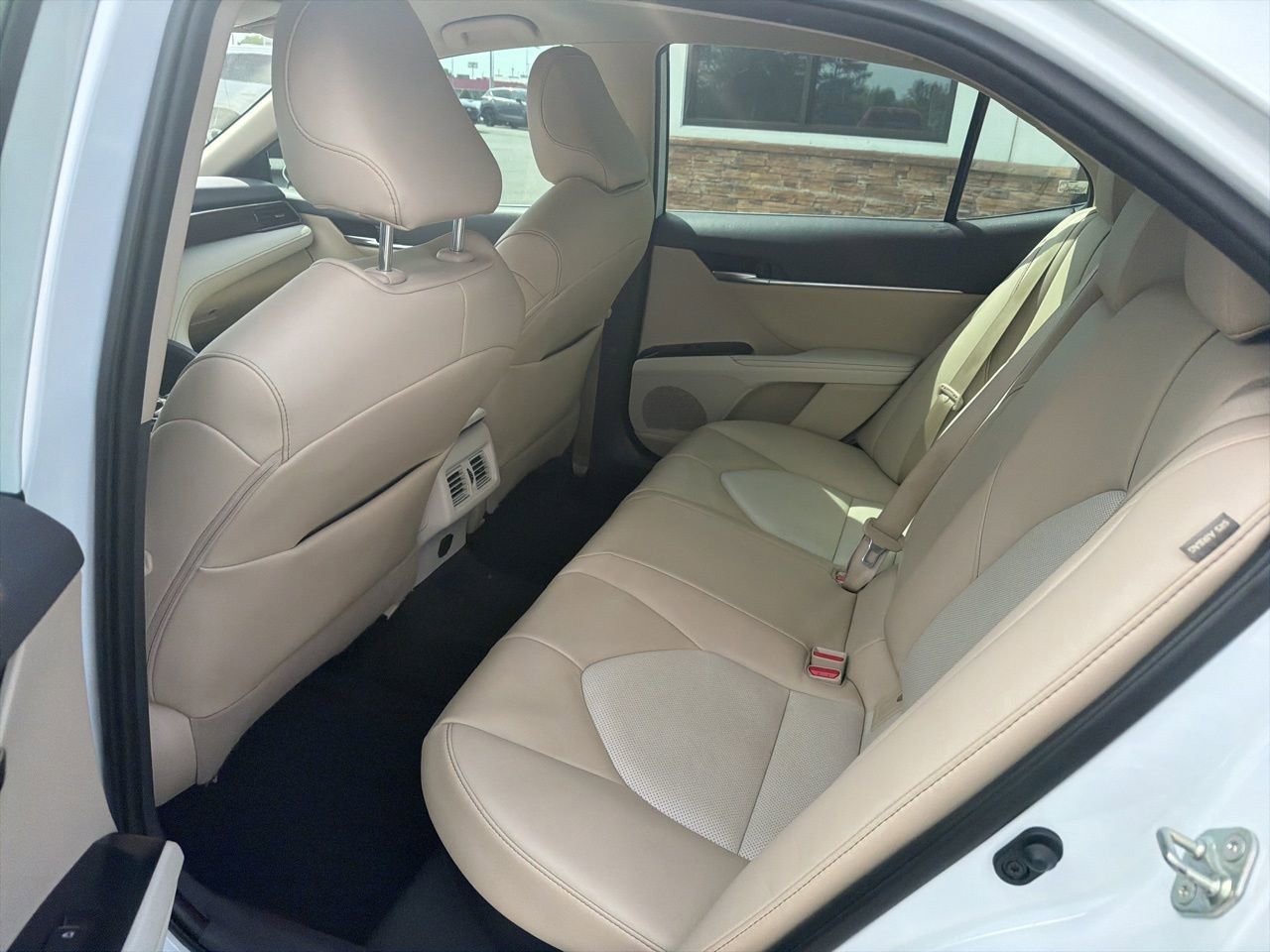 Used 2020 Toyota Camry XLE image 5