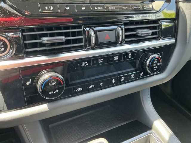 Used 2024 Nissan Pathfinder SL AWD/4WD image 23