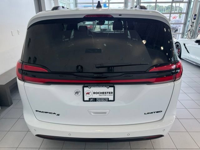 Used 2025 Chrysler Pacifica Limited FWD image 44