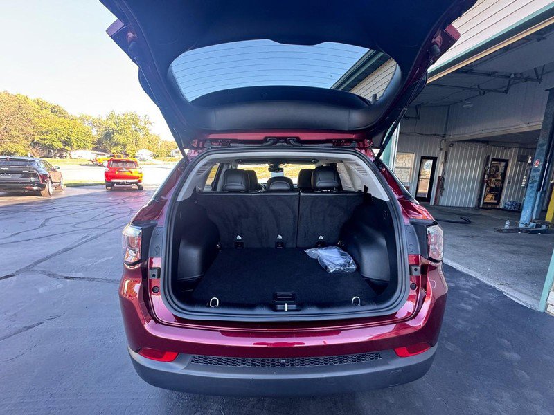 Used 2022 Jeep Compass Limited image 16