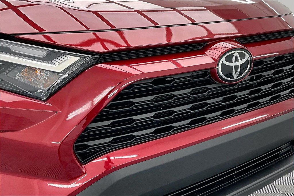 Used 2025 Toyota RAV4 XLE w/ Convenience Package FWD image 28