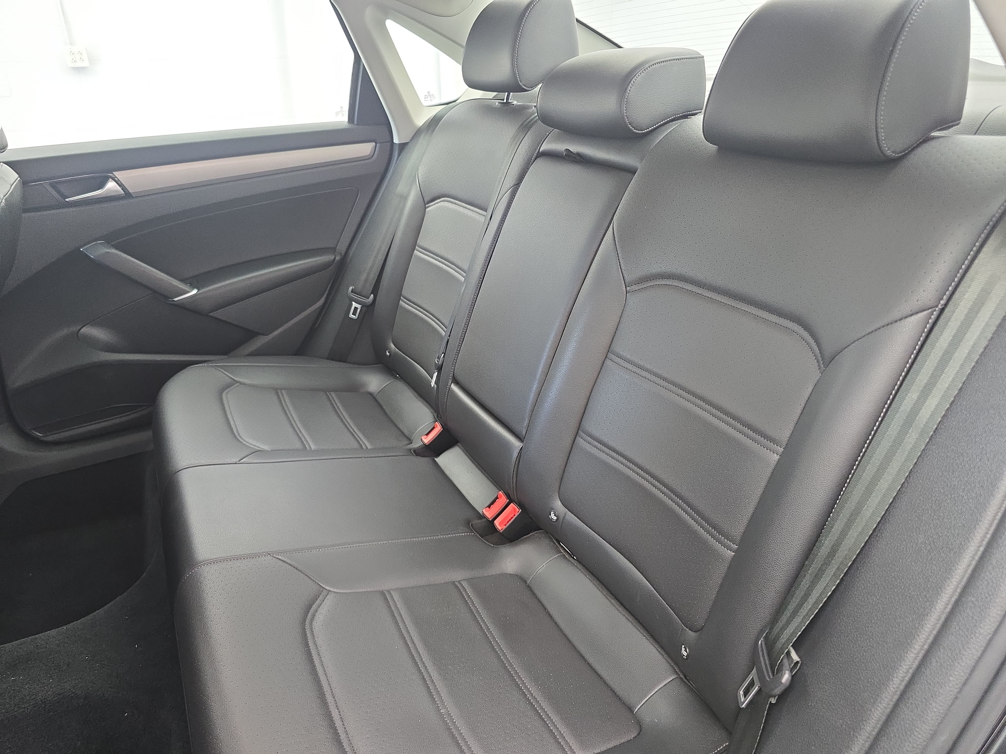 Used 2020 Volkswagen Passat 2.0T SE FWD image 13