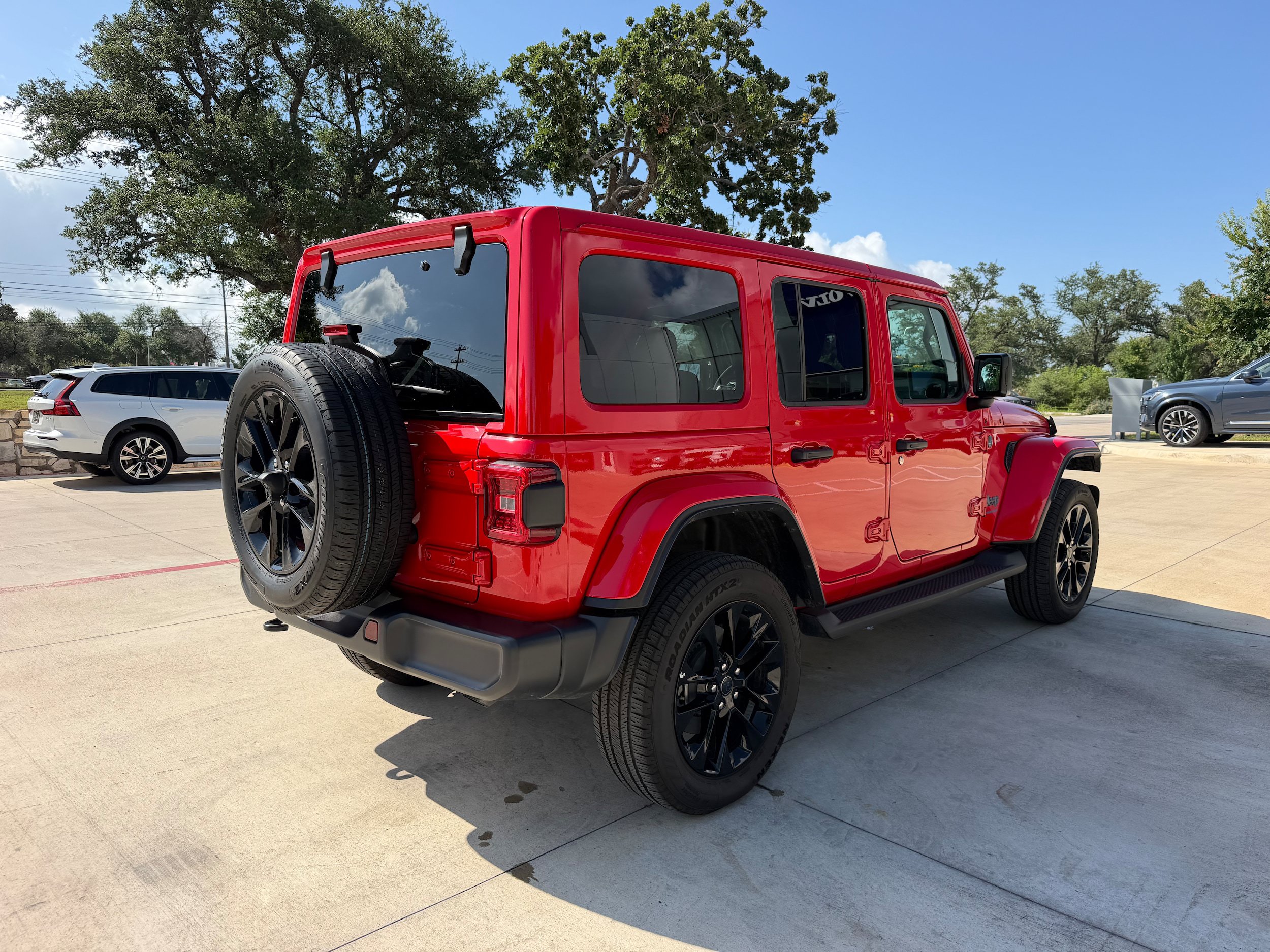 Used 2025 Jeep Wrangler Unlimited Sahara AWD/4WD image 7
