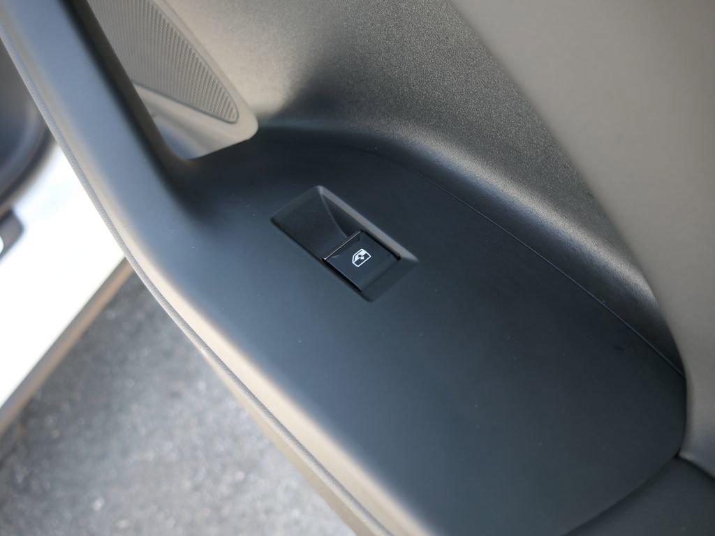 Used 2025 Audi Q6 e-tron Premium image 25