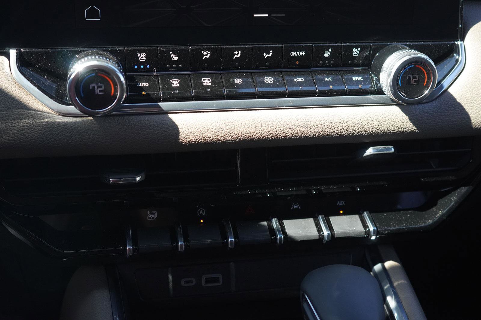 New 2026 GMC Canyon Denali w/ LPO, Denali Black Edition image 19